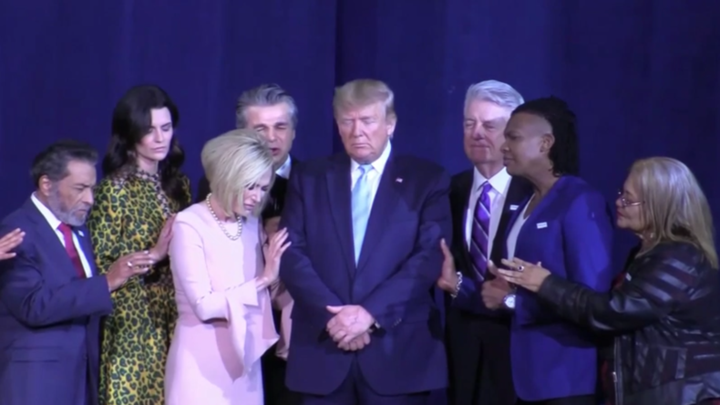 Nach Drohnenmord: Trump lässt sich von religiösen Fanatikern feiern