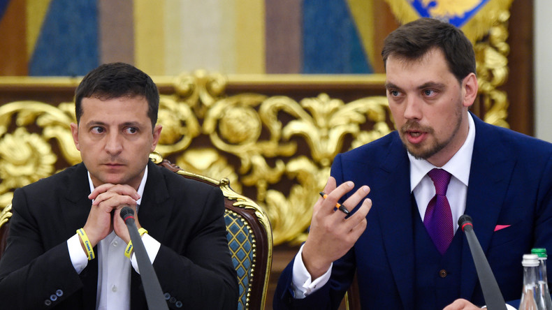 Ukraine: Präsident Selenskij lässt Rücktritt von Regierungschef prüfen