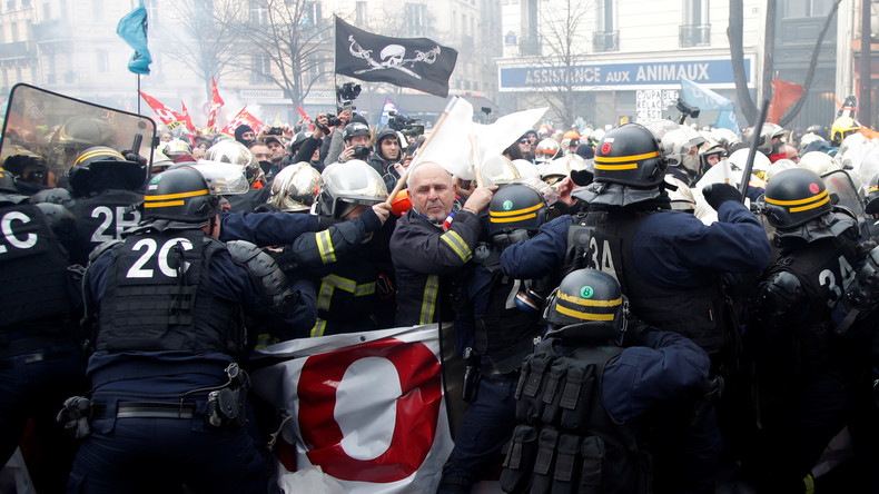 Frankreich, das etwas andere Land: Wenn Polizisten Feuerwehrleute verprügeln
