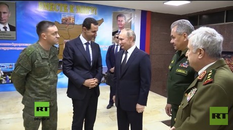 Putin trifft Assad bei Überraschungsbesuch in Syrien (Video)