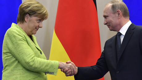 Angela Merkel und Wladimir Putin geben Pressekonferenz in Moskau (mit Simultanübersetzung)