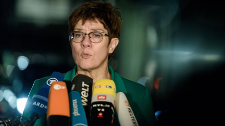 "Drohung, die im Raume steht" – Kramp-Karrenbauer bestätigt indirekt US-Druck wegen Iran