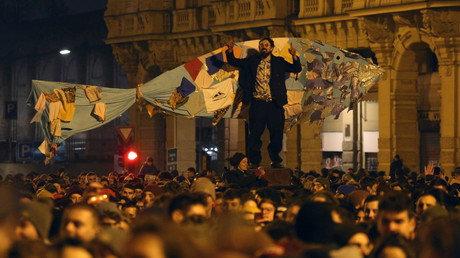 Italien: Tausende "Sardinen" singen "Bella Ciao" gegen Salvini in Bologna