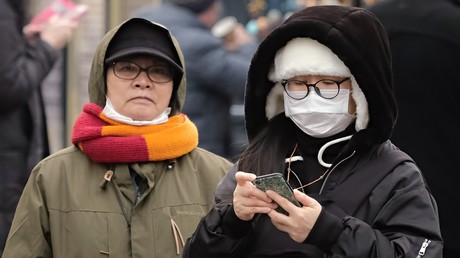Schutzmasken gehen nach bestätigten Coronavirus-Fällen weg wie warme Semmeln