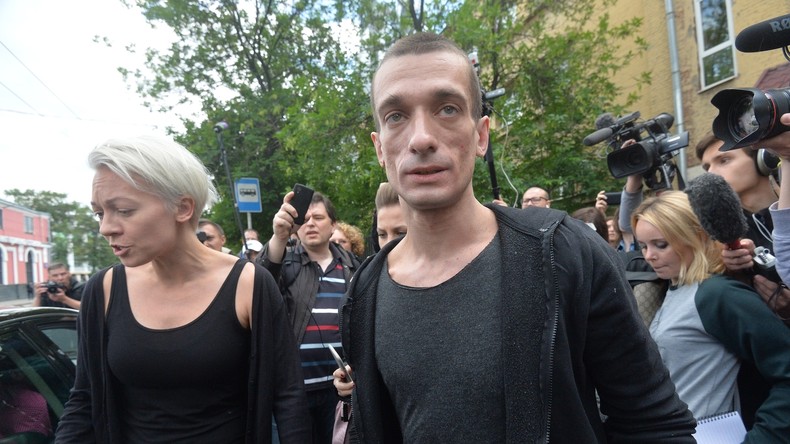 Frankreich: "Es ist mein Projekt" – Russisches Künstler-Duo hinter politischem Sexvideo-Skandal