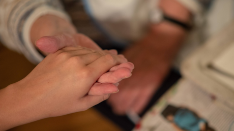 Gericht: Sozialamt darf monatliche Schenkungen an Enkelkinder zurückfordern