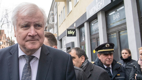 LIVE: Innenminister Seehofer gibt Pressekonferenz zum Anschlag in Hanau