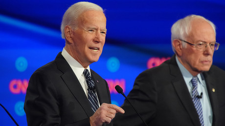 Slavoj Žižek: Brutaler ideologischer Bürgerkrieg in den USA im Wandel zum Vier-Parteien-Staat
(Symbolbild: Joe Biden und Bernie Sanders bei der CNN Democratic Presidential Debate in Les Moines, Iowa. Der Konflikt in der Demokratischen Partei ist nach Slavoj Zizek ein Vorbote möglicher Veränderung)