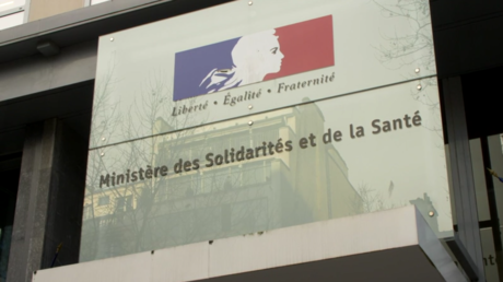 Frankreich: 15 Millionen Masken werden verteilt, nachdem erster Bürger am Coronavirus stirbt