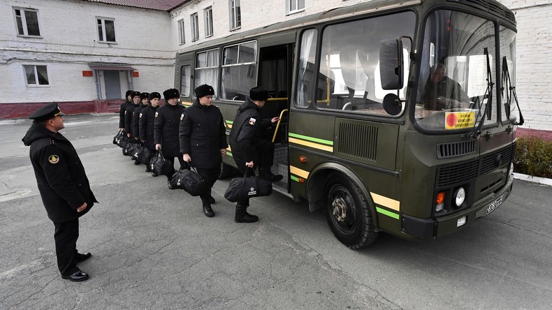 Russische Armee ordnet trotz COVID-19 planmäßige Einberufungen zum Wehrdienst an