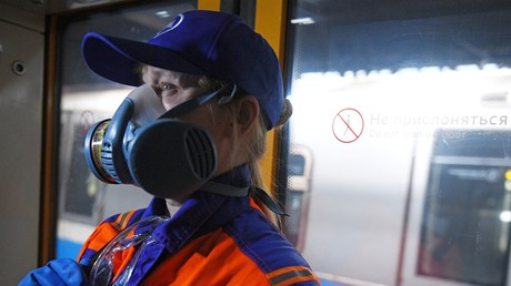 Coronavirus: Desinfektionsarbeiten in Zügen der Moskauer Metro