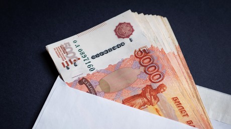 Angekohlte Kohle: Russin legt Geldscheine in Mikrowelle zwecks Desinfektion – mit schlimmen Folgen