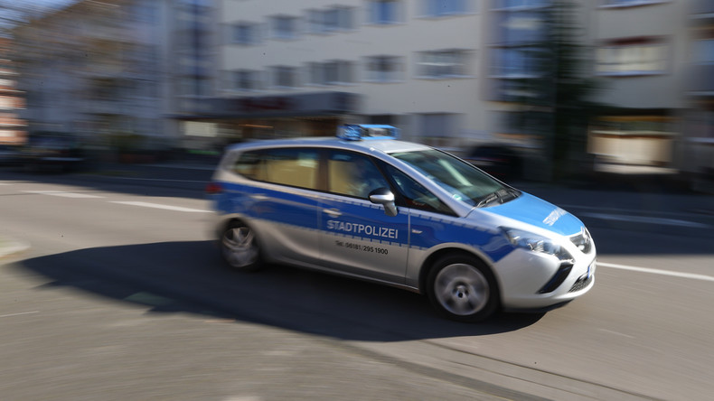 Hanau: Mehrere Männer stechen auf Passanten ein – Täter weiter flüchtig