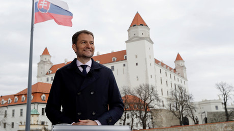 Der neue slowakische Ministerpräsident Igor Matovič vor der Burg Bratislava. (1. März 2020)