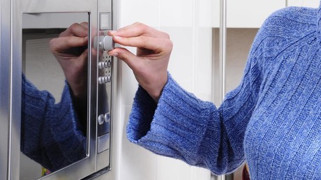 Rezept des Grauens: Frau kocht Eier in Mikrowelle und zieht sich schwere Verbrennungen zu