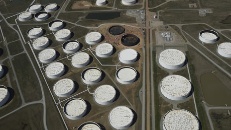 Rohöllagertanks von oben aufgenommen am Ölknotenpunkt Cushing, US-Bundesstaat Oklahoma