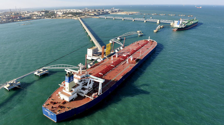Rohöl-Importhafen in Qingdao, China