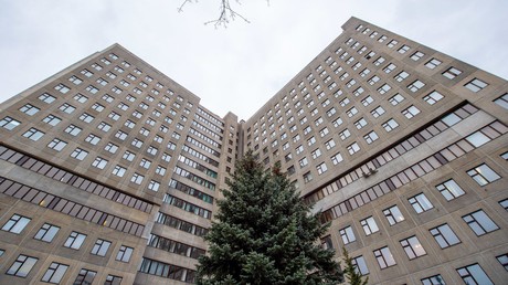 Moskau: Erster Arzt an COVID-19 gestorben