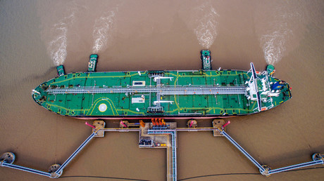 Ein Öltanker an einem Rohölterminal in Zhoushan, Provinz Zhejiang, China