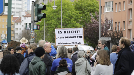 Deutschland sucht Weg aus der Corona-Krise: Menschen vor Profite oder umgekehrt? (Video)
