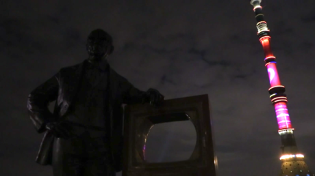 Russland: Fernsehturm Ostankino in Moskau beteiligt sich an der #HeroesShineBright-Kampagne