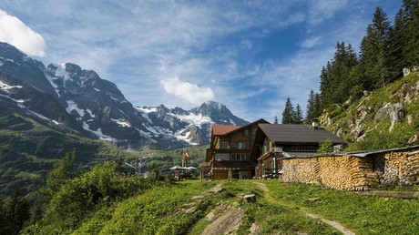 Schweiz und Österreich beliebteste Auswanderziele der Deutschen innerhalb Europas