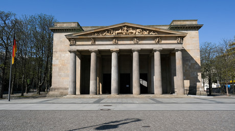 LIVE: Kriegsende vor 75 Jahren – Merkel und Steinmeier legen Kranz in Berlin nieder (ZDF)