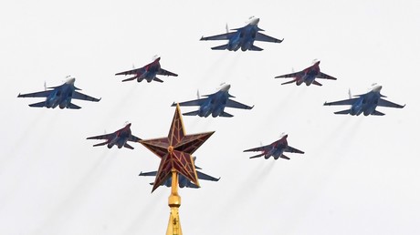 Flugschau in Moskau zum 75. Jahrestag des Sieges