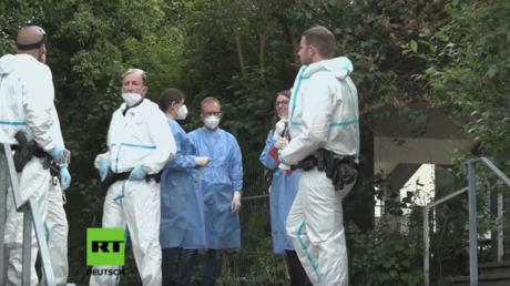 Corona-Hotspot: Polizei-Großeinsatz zur "Deeskalation" in Flüchtlingsheim