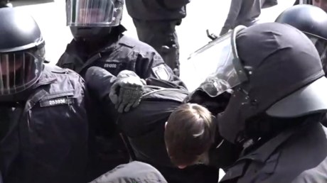 Deutschland: Pro- und Anti-Lockdown-Demonstranten treffen in Berlin und Hamburg aufeinander