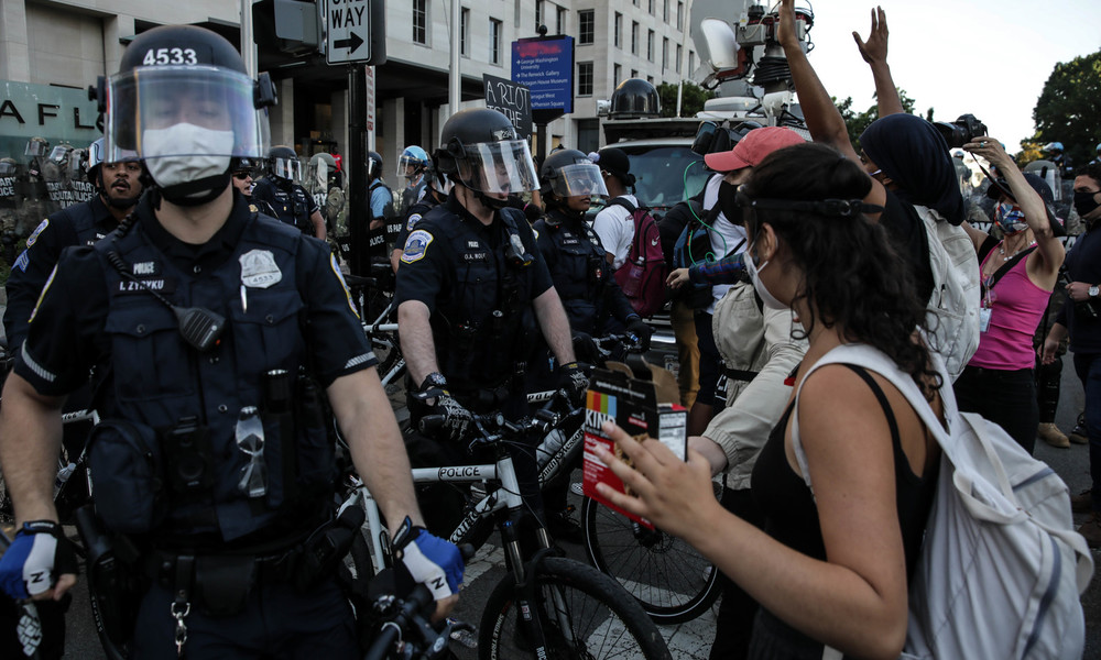 "Feindlicher Akt": Moskau verurteilt Polizeigewalt gegen Sputnik-Journalistin in den USA