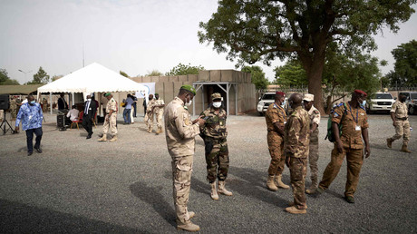 Soldaten der gemeinsamen G5-Sahel-Truppe nehmen am 3. Juni 2020 an der Einweihung des neuen Hauptquartiers in Bamako teil.