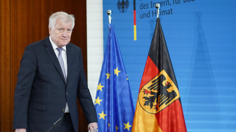 Wegen "Mülldeponie"-Beitrag über Polizei: Seehofer will "taz"-Kolumnistin anzeigen
