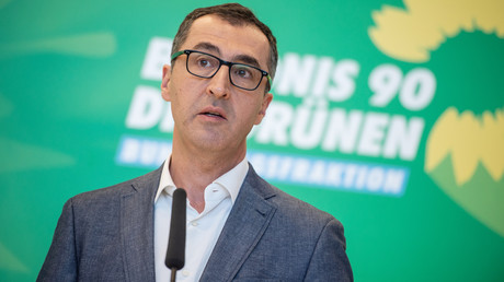 Grünen-Politiker Özdemir schnauzt Passanten an: "Halten Sie bitte die Fresse!"