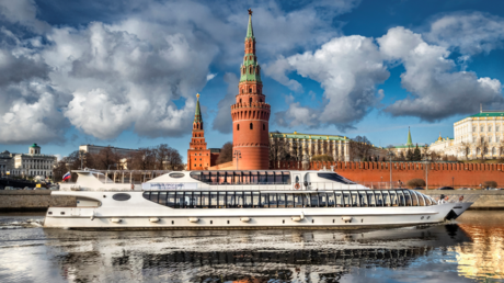 LIVE: Schiffsparade nach Corona-Lockerungen in Moskau