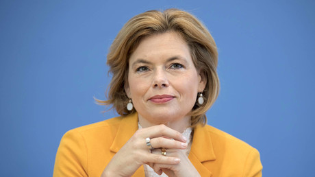 "Zynisches Ablenkungsmanöver": Klöckner ruft Branchenvertreter zum großen "Fleischgipfel"