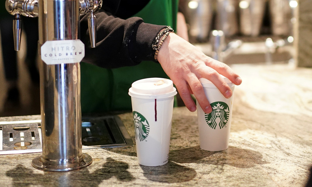 Vorwurf der Islamophobie: Starbucks-Barista schreibt "ISIS" als Namen muslimischer Kundin auf