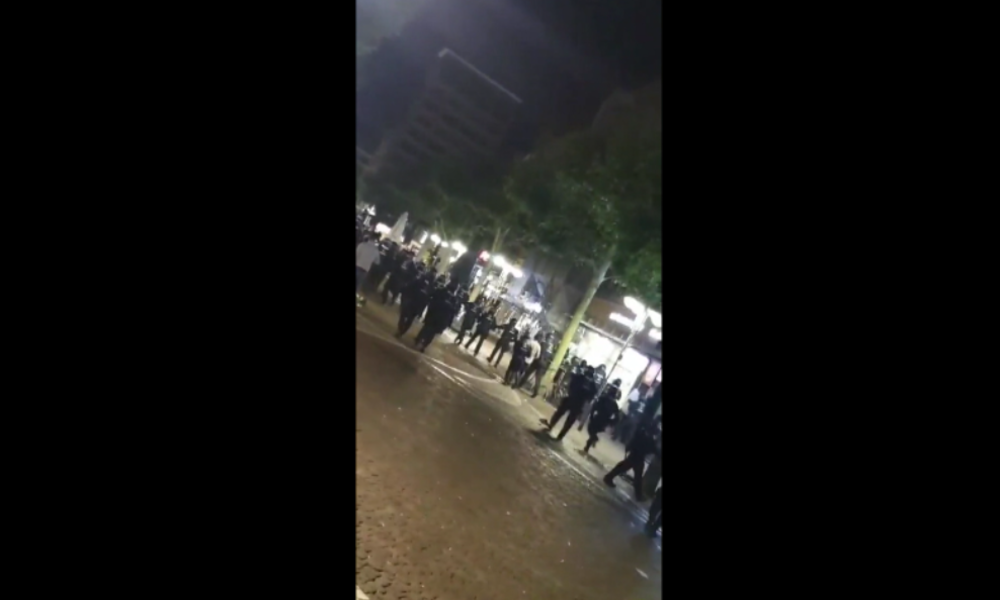 Krawallnacht in Frankfurt: "Ihr Nuttensöhne!" – Mob Hunderter Feierwütiger greift Polizei an