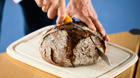 Brotbacken à la française: Ökofeministin setzt auf Düngen von Weizen mit weiblichem Urin