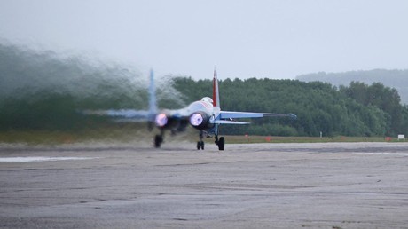 Detailgetreue Flug- und Cockpit-Aufnahmen des russischen "fliegenden Panzers" Su-25