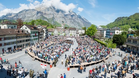 Corona-Streit im Schweizer Kanton Glarus: Wer Fieber hat, darf nicht wählen