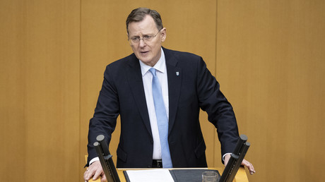 Thema Verfassungsschutz: Bodo Ramelow zeigt Thüringens AfD-Landessprecher Stefan Möller Stinkefinger