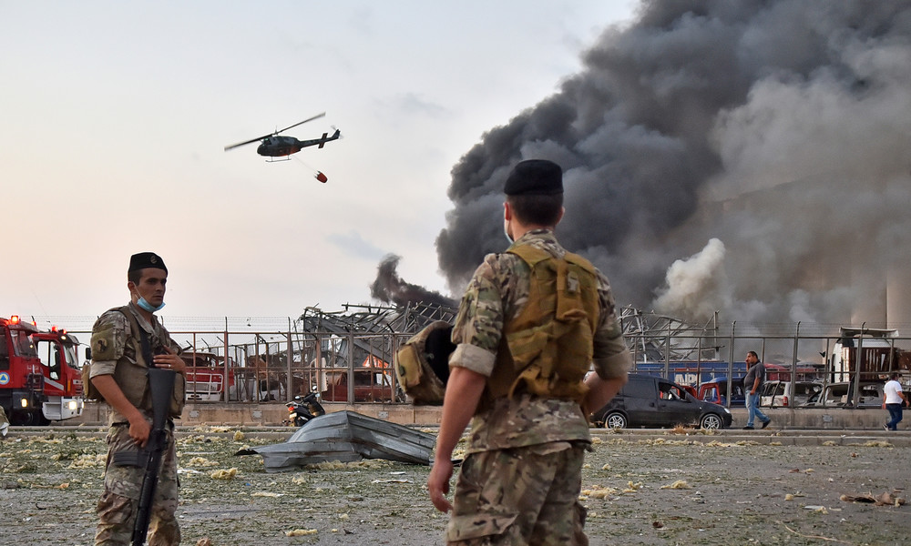 Explosionen in Beirut: Auch Hubschrauber kämpfen gegen das Flammen-Inferno