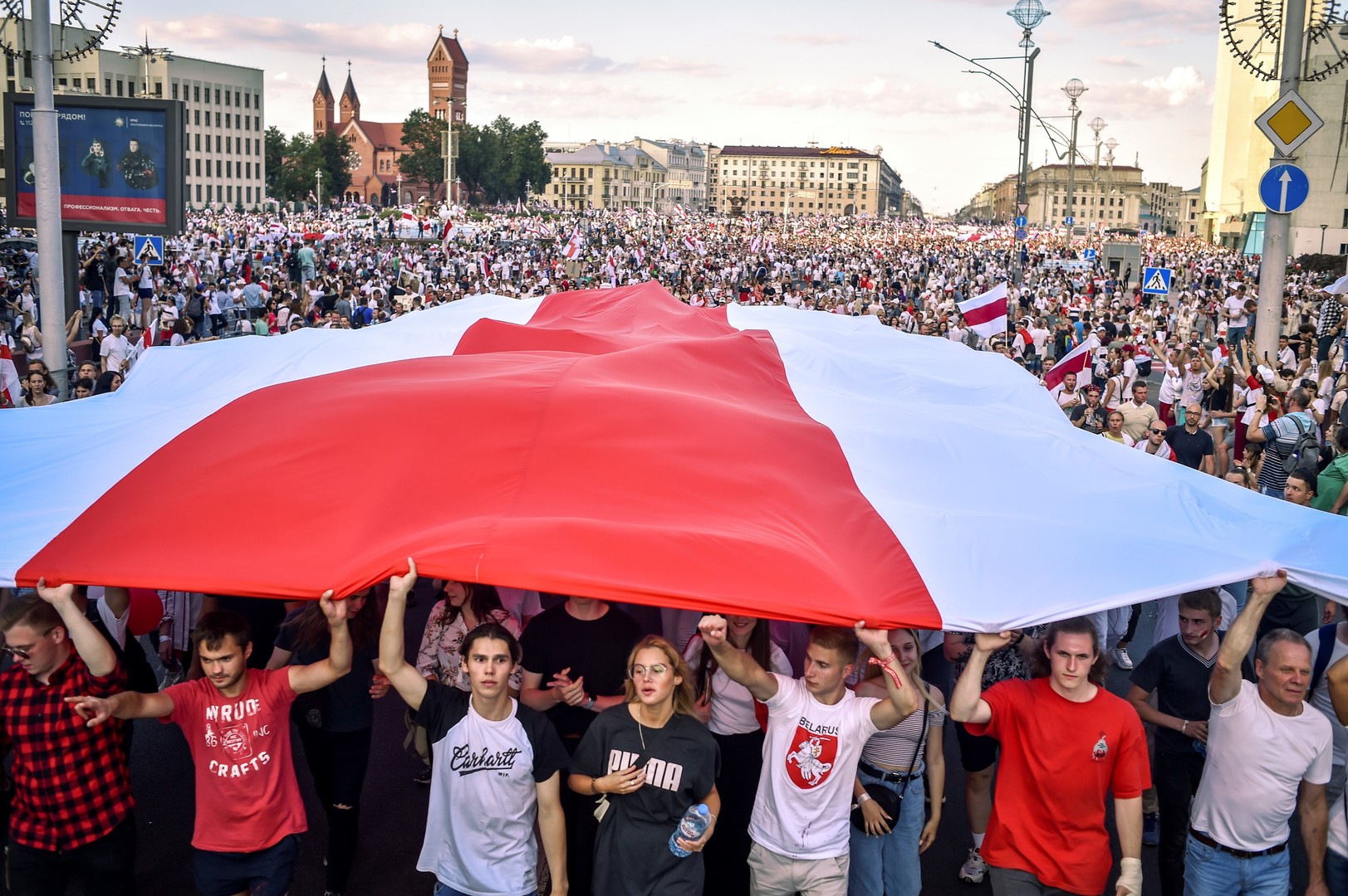 Belomaidan – Zehntausende demonstrieren in Minsk gegen Präsident Lukaschenko