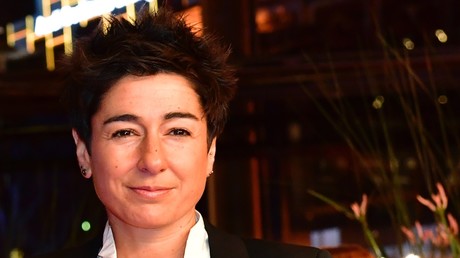 Demo gegen Corona-Maßnahmen: ZDF-Journalistin Dunja Hayali flüchtet vor Demonstranten