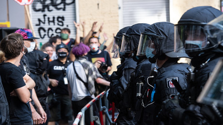 Räumung von Kiezkneipe in Berlin-Neukölln: 700 Polizisten im Einsatz