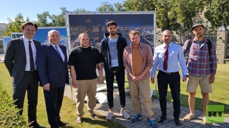 Erstes Foto von freigelassenen russischen Journalisten in Weißrussland