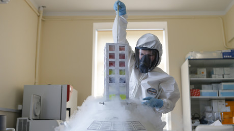 "Erstes lizenziertes Vakzin weltweit": Britischer Epidemiologe zum russischen Impfstoff-Erfolg
