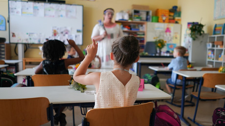 Lüften nun wichtiger als Maske? – Berlin will CO2-Messgeräte für Klassenzimmer