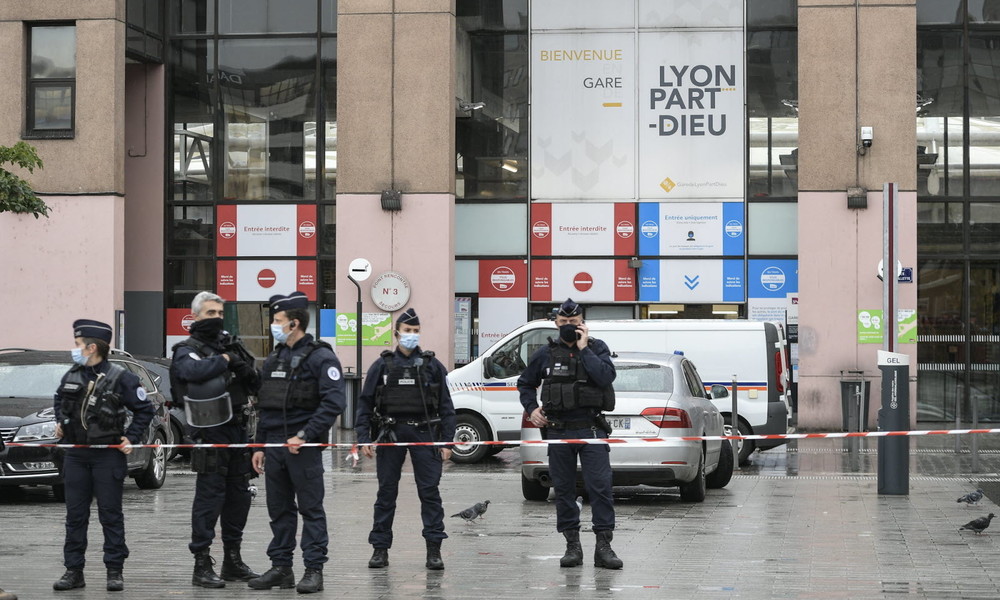 Bombenalarm im Bahnhof von Lyon: Frau ruft "Allahu Akbar" und droht, sich in die Luft zu sprengen